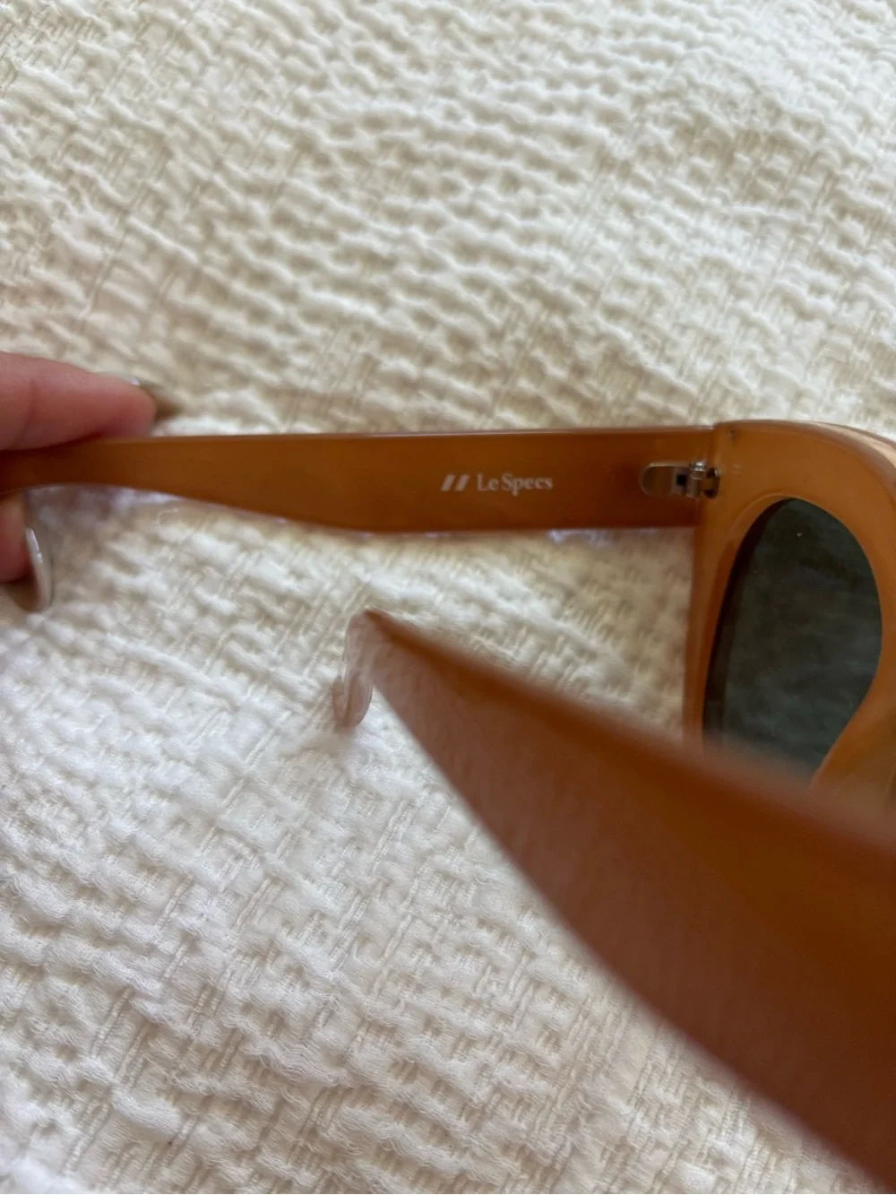 Le Specs Air Heart sunglasses - Picture 4 of 4